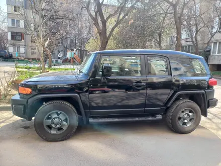 Toyota FJ Cruiser 2007 года за 11 800 000 тг. в Алматы – фото 2