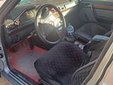 Mercedes-Benz E 200 1993 года за 1 200 000 тг. в Жезказган – фото 4