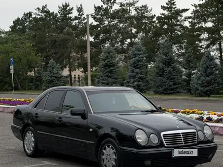 Mercedes-Benz E 230 1996 года за 2 650 000 тг. в Талдыкорган