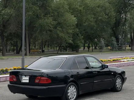 Mercedes-Benz E 230 1996 года за 2 650 000 тг. в Талдыкорган – фото 2