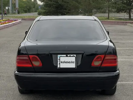 Mercedes-Benz E 230 1996 года за 2 650 000 тг. в Талдыкорган – фото 3