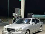 Mercedes-Benz E 500 2001 года за 6 800 000 тг. в Шымкент – фото 2