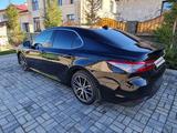 Toyota Camry 2021 года за 16 200 000 тг. в Экибастуз – фото 3