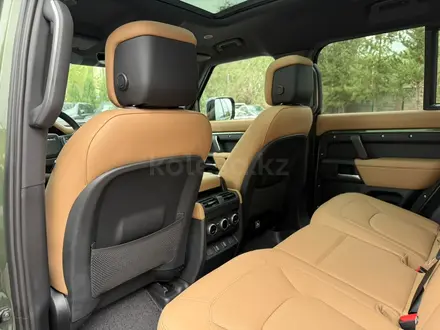 Land Rover Defender X-Dynamic SE 2026 года за 73 349 000 тг. в Алматы – фото 12