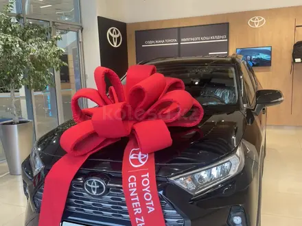 Toyota RAV4 2025 года за 18 500 000 тг. в Актобе – фото 2