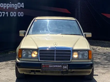 Mercedes-Benz E 230 1985 года за 2 150 000 тг. в Актобе – фото 2