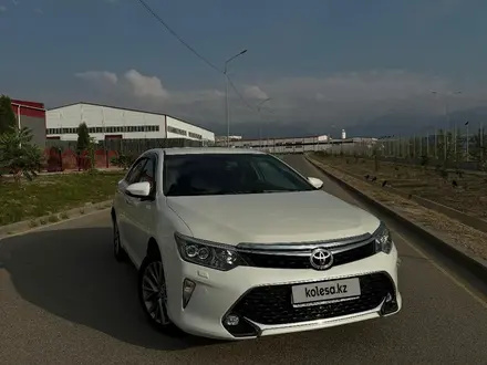 Toyota Camry 2017 года за 12 700 000 тг. в Алматы