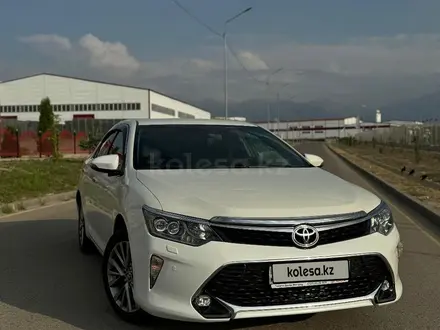 Toyota Camry 2017 года за 12 700 000 тг. в Алматы – фото 3