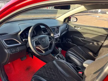 Hyundai Accent 2018 года за 6 500 000 тг. в Астана – фото 2