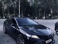 Toyota Camry 2018 года за 9 200 000 тг. в Атырау – фото 2