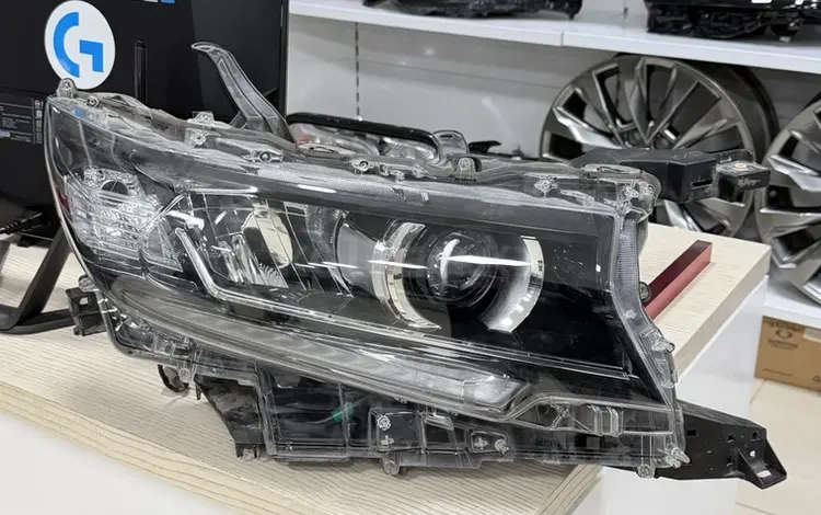 Фара правая Toyota Land Cruiser Prado за 450 000 тг. в Костанай