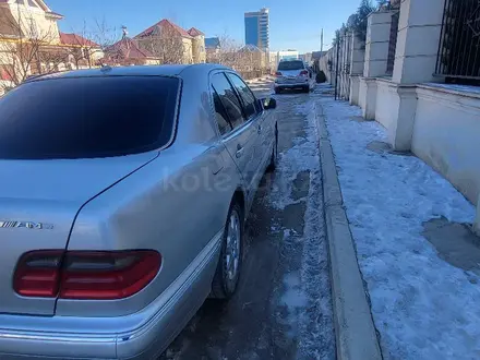 Mercedes-Benz E 320 2001 года за 3 800 000 тг. в Актау – фото 3