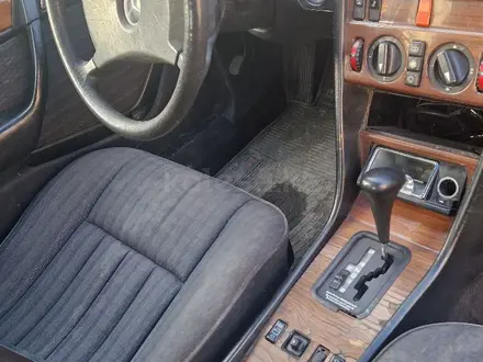 Mercedes-Benz E 230 1989 года за 700 000 тг. в Семей – фото 4