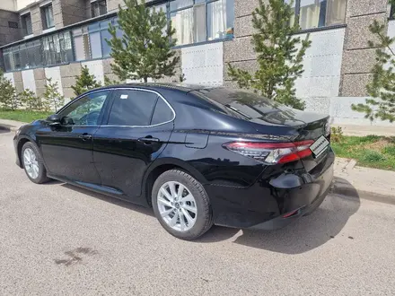 Toyota Camry 2023 года за 16 400 000 тг. в Астана – фото 2