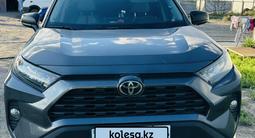Toyota RAV4 2020 года за 14 000 000 тг. в Атырау – фото 2