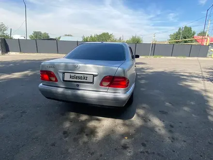 Mercedes-Benz E 280 1999 года за 3 700 000 тг. в Есик – фото 4
