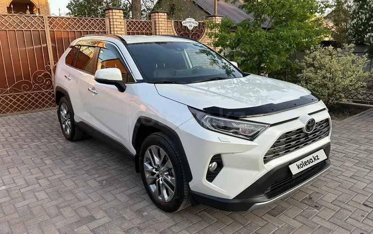 Toyota RAV4 2021 года за 20 500 000 тг. в Караганда