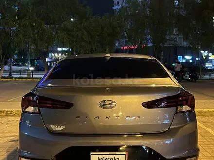 Hyundai Elantra 2019 года за 6 600 000 тг. в Актобе – фото 3