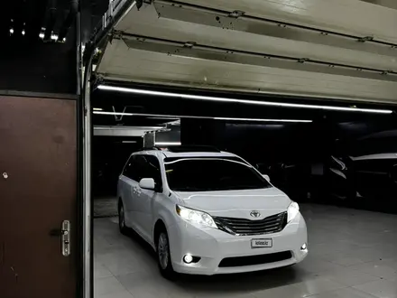 Toyota Sienna 2014 года за 13 500 000 тг. в Алматы