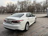 Toyota Camry 2019 года за 13 900 000 тг. в Алматы – фото 5