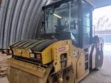 CAT  Каток CAT CB10 асфальтовый вибрационный 2022 года за 49 500 000 тг. в Усть-Каменогорск – фото 3
