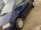 Volkswagen Sharan 2001 года за 2 500 000 тг. в Атырау – фото 2