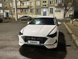 Hyundai Sonata 2023 года за 14 800 000 тг. в Атырау – фото 2