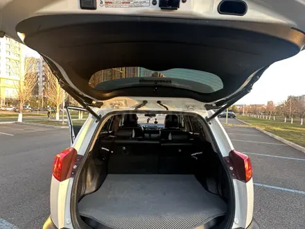 Toyota RAV4 2015 года за 12 500 000 тг. в Астана – фото 11