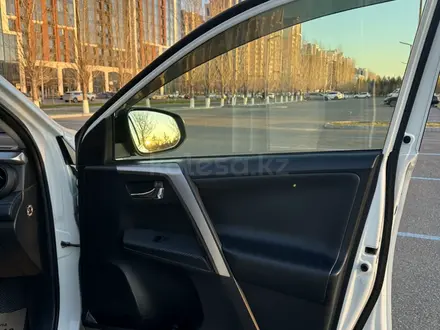 Toyota RAV4 2015 года за 12 500 000 тг. в Астана – фото 13