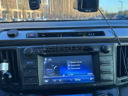 Toyota RAV4 2015 года за 12 500 000 тг. в Астана – фото 17