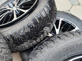 205/65R16 BRIDGESTONE шипованная с дисками за 200 000 тг. в Алматы – фото 3