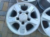 Оригинальные легкосплавные диски R16 на Toyota Land Cruiser 100 GX ( за 500 000 тг. в Астана – фото 2
