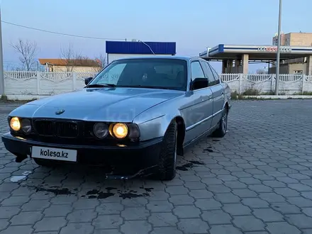 BMW 520 1991 года за 900 000 тг. в Караганда – фото 2