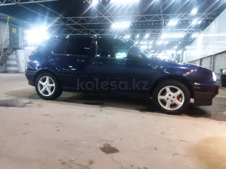 Volkswagen Golf 1997 года за 1 950 000 тг. в Алматы – фото 36