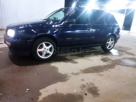 Volkswagen Golf 1997 года за 1 950 000 тг. в Алматы – фото 38
