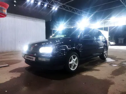 Volkswagen Golf 1997 года за 1 950 000 тг. в Алматы – фото 40