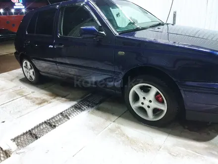 Volkswagen Golf 1997 года за 1 950 000 тг. в Алматы – фото 43