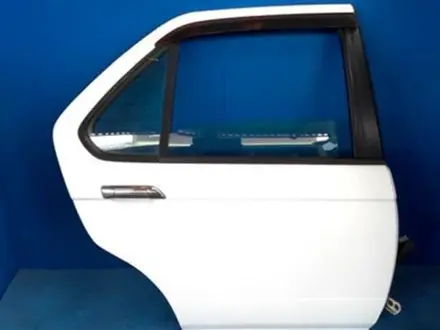 Дверь Nissan Bluebird U14 за 25 000 тг. в Усть-Каменогорск