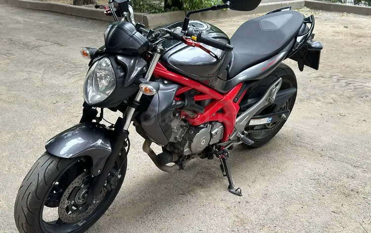 Suzuki  SFV 650 Gladius 2016 года за 2 800 000 тг. в Алматы