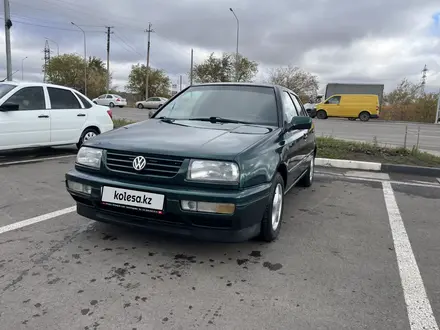 Volkswagen Vento 1997 года за 2 400 000 тг. в Караганда – фото 2