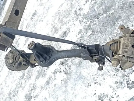 Редуктор привода мост полуось суппорт диск тормозной Discovery 2.5 дизель за 300 000 тг. в Алматы
