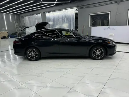 Lexus ES 250 2022 года за 21 800 000 тг. в Экибастуз – фото 3