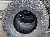 BFGoodrich All-Terrain T/A KO2 265/65 R18 117/114R LT за 180 000 тг. в Алматы – фото 2