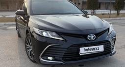 Toyota Camry 2021 года за 16 200 000 тг. в Тараз – фото 2