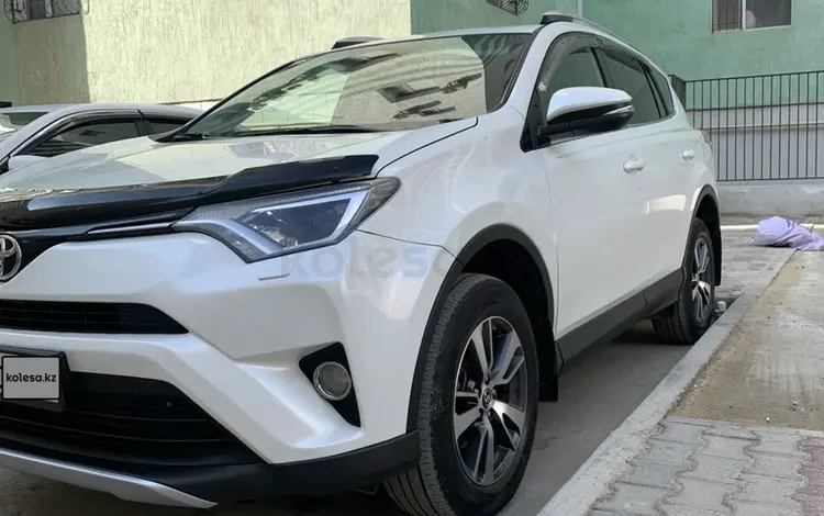 Toyota RAV4 2015 годаfor11 900 000 тг. в Актау