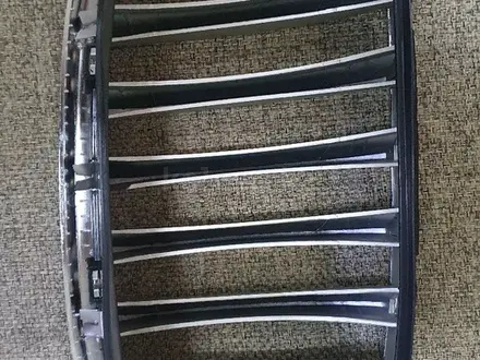 Решетка радиатора на BMW X5 E70 за 25 000 тг. в Алматы – фото 2