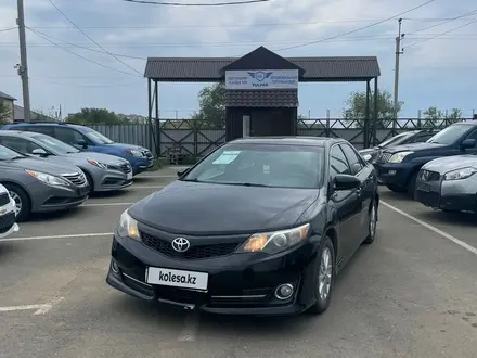 Toyota Camry 2013 года за 9 400 000 тг. в Уральск – фото 2