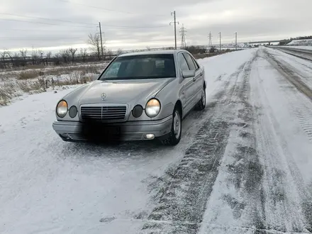 Mercedes-Benz E 200 1998 года за 2 400 000 тг. в Кокшетау