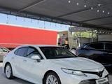 Toyota Camry 2020 года за 14 500 000 тг. в Шымкент – фото 2
