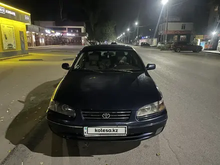 Toyota Camry 1999 года за 3 000 000 тг. в Алматы – фото 2